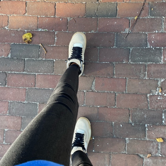 The size it’s 7.5 I just by them like 1 week ago and they are not my size. - Picture 2 of 3